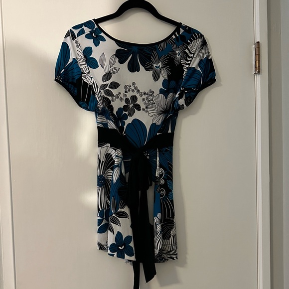 Cute Blouse - Picture 4 of 5